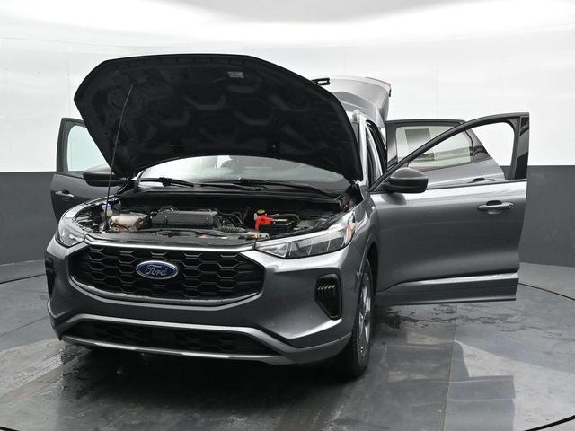 Photo of 2024 Gray Metallic Ford Escape