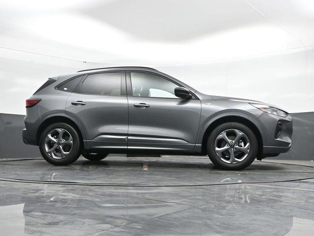 Photo of 2024 Gray Metallic Ford Escape