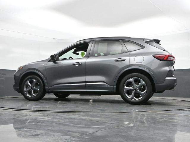 Photo of 2024 Gray Metallic Ford Escape