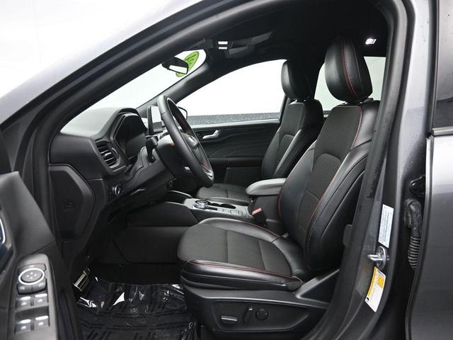 Photo of 2024 Gray Metallic Ford Escape