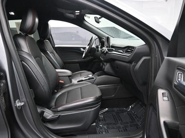 Photo of 2024 Gray Metallic Ford Escape