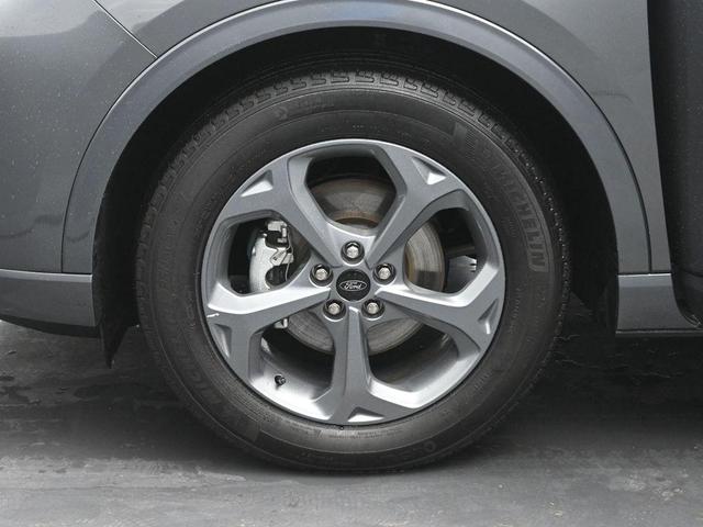 Photo of 2024 Gray Metallic Ford Escape