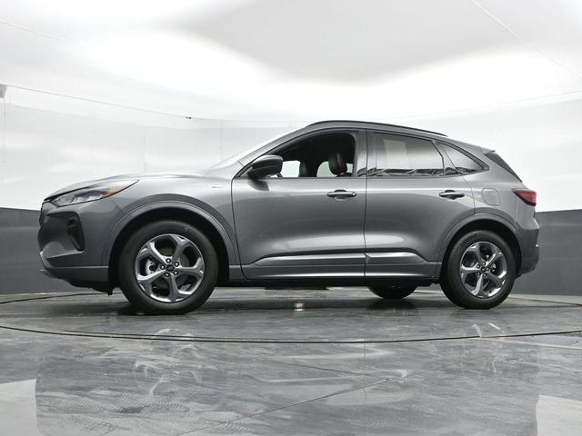 Photo of 2024 Gray Metallic Ford Escape