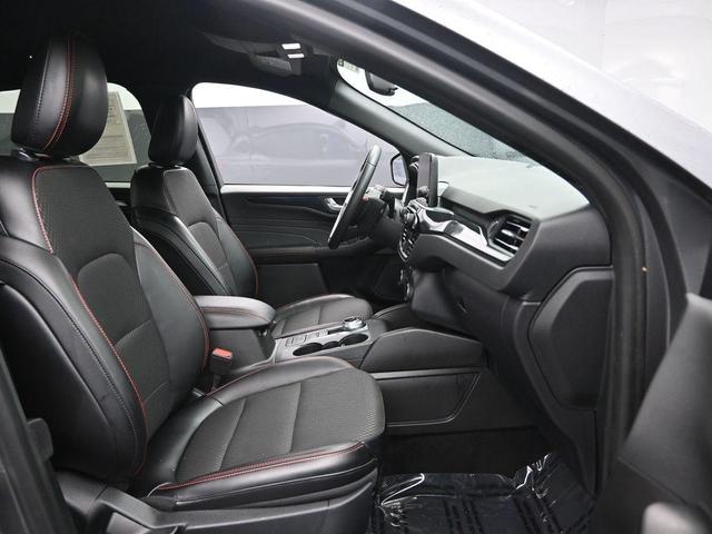 Photo of 2024 Gray Metallic Ford Escape