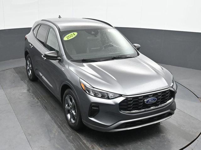Photo of 2024 Gray Metallic Ford Escape