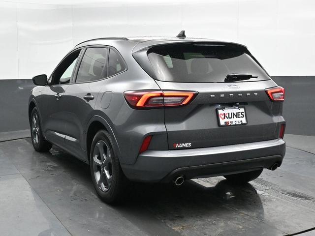 Photo of 2024 Gray Metallic Ford Escape