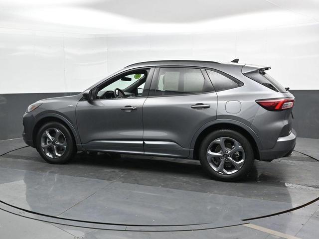 Photo of 2024 Gray Metallic Ford Escape
