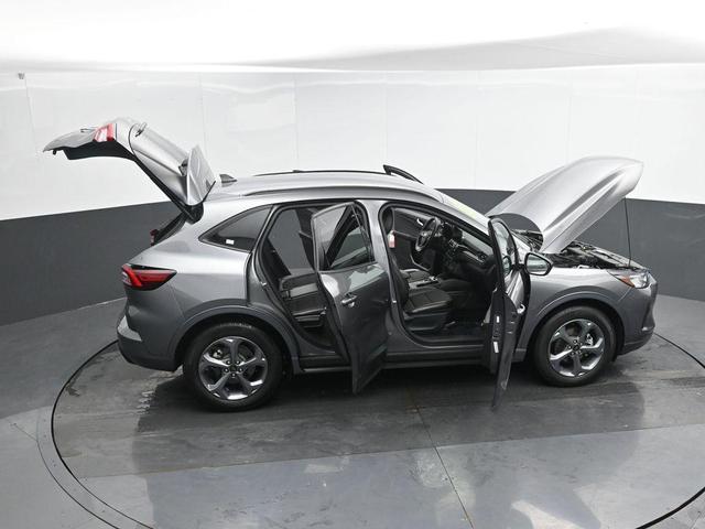 Photo of 2024 Gray Metallic Ford Escape