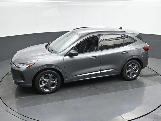 Photo of 2024 Gray Metallic Ford Escape