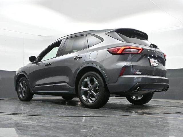 Photo of 2024 Gray Metallic Ford Escape