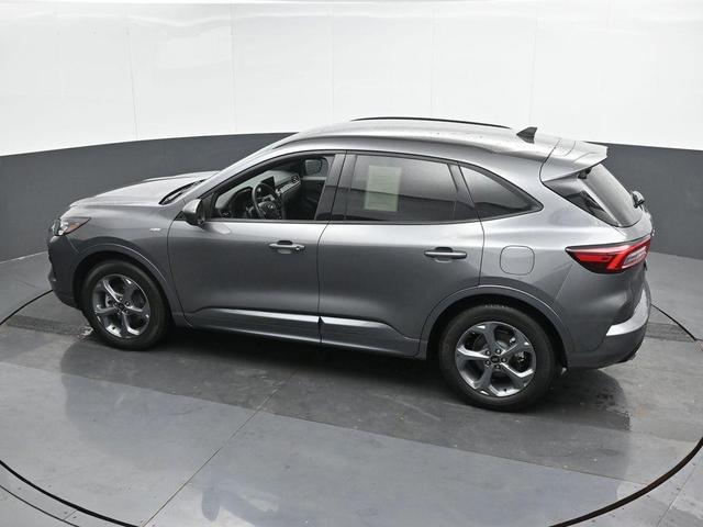 Photo of 2024 Gray Metallic Ford Escape