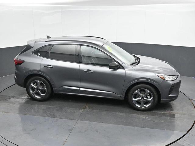 Photo of 2024 Gray Metallic Ford Escape
