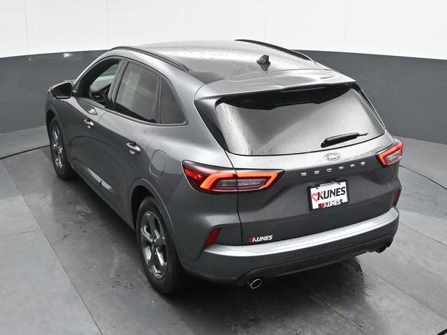Photo of 2024 Gray Metallic Ford Escape