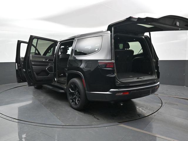 Photo of 2022 Diamond Black Jeep Wagoneer