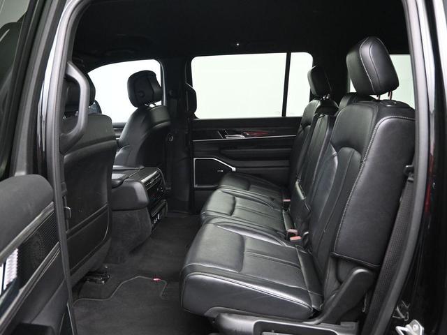 Photo of 2022 Diamond Black Jeep Wagoneer