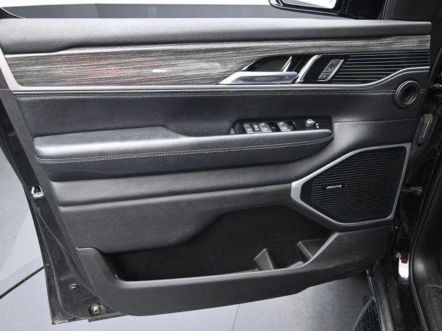 Photo of 2022 Diamond Black Jeep Wagoneer