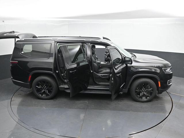 Photo of 2022 Diamond Black Jeep Wagoneer