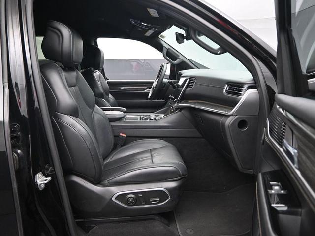 Photo of 2022 Diamond Black Jeep Wagoneer