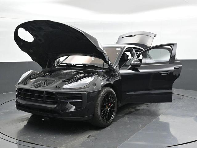 Photo of 2021 Black Porsche Macan
