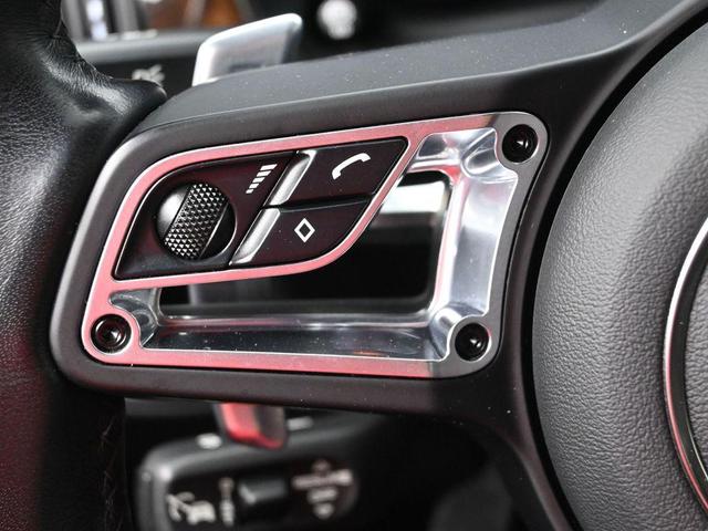 Photo of 2021 Black Porsche Macan