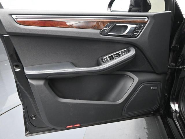 Photo of 2021 Black Porsche Macan