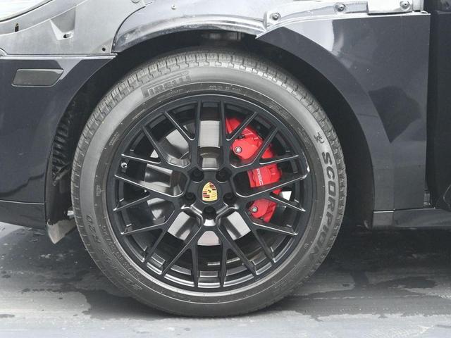 Photo of 2021 Black Porsche Macan