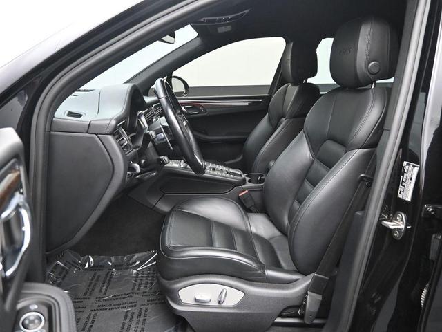 Photo of 2021 Black Porsche Macan