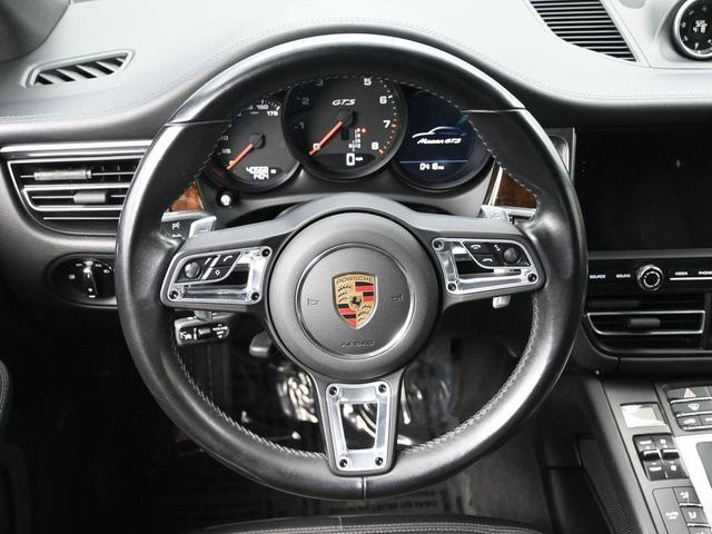Photo of 2021 Black Porsche Macan