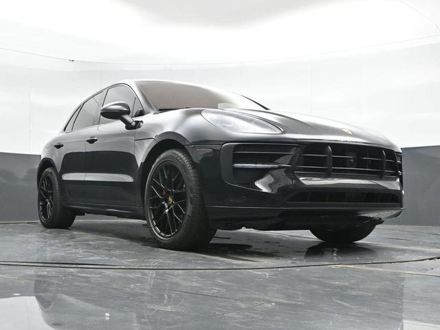 Photo of 2021 Black Porsche Macan