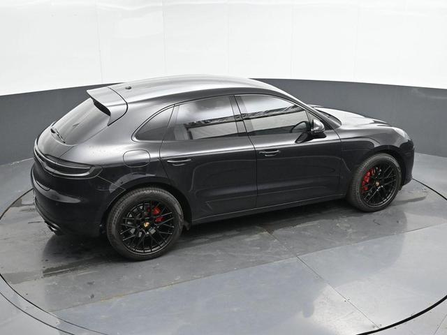 Photo of 2021 Black Porsche Macan