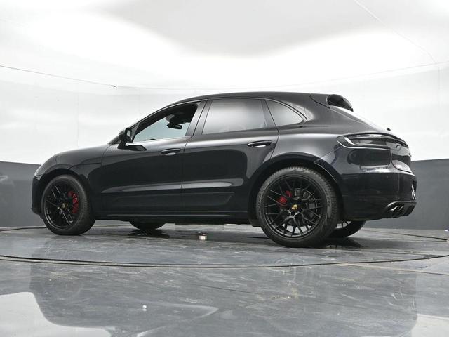 Photo of 2021 Black Porsche Macan
