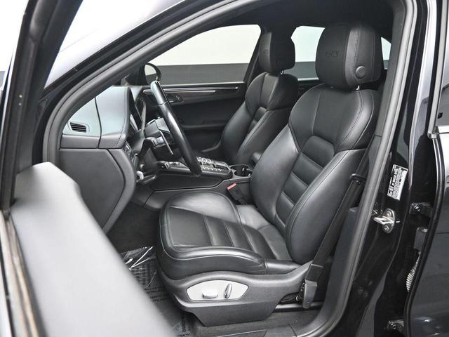 Photo of 2021 Black Porsche Macan