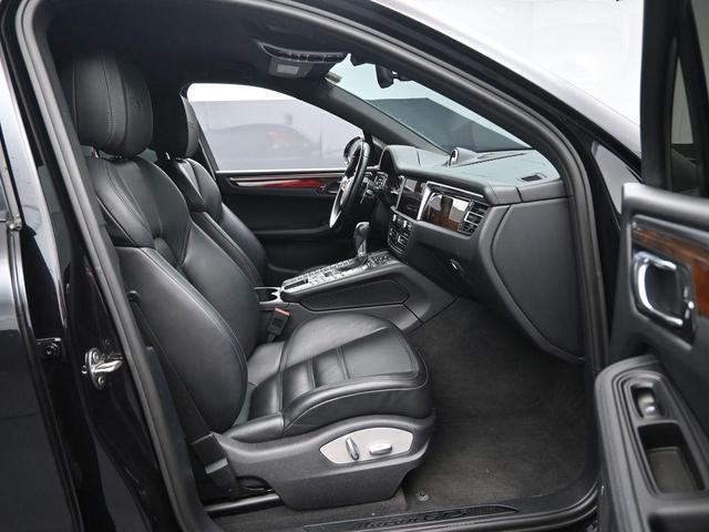 Photo of 2021 Black Porsche Macan