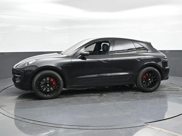 Photo of 2021 Black Porsche Macan