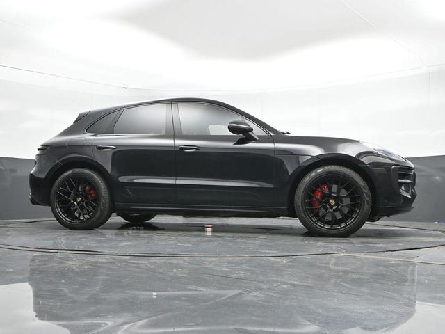 Photo of 2021 Black Porsche Macan