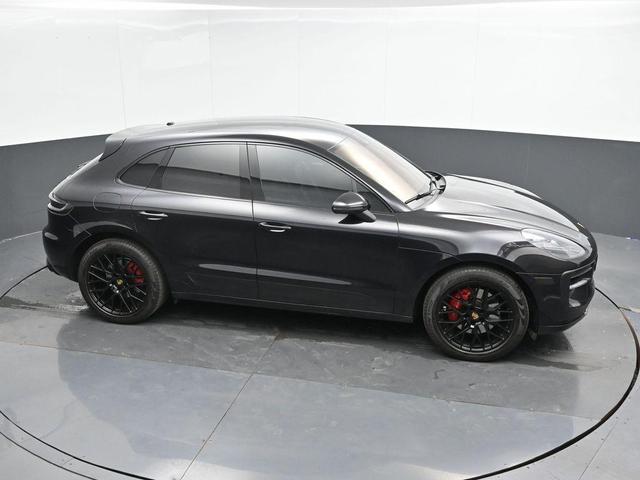 Photo of 2021 Black Porsche Macan