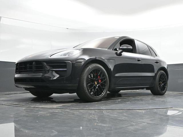 Photo of 2021 Black Porsche Macan