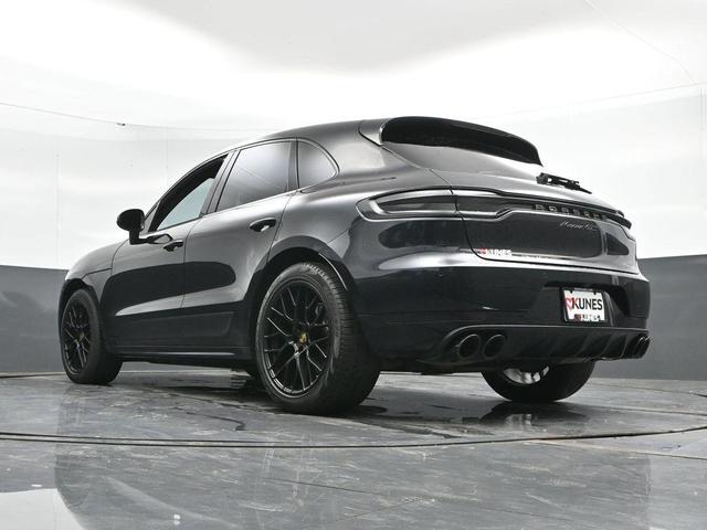 Photo of 2021 Black Porsche Macan
