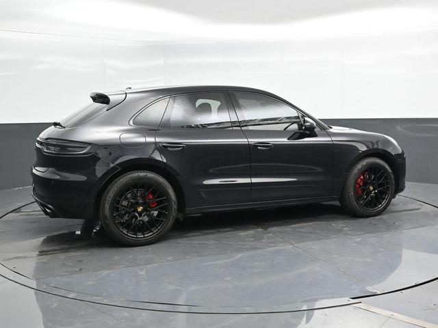 Photo of 2021 Black Porsche Macan