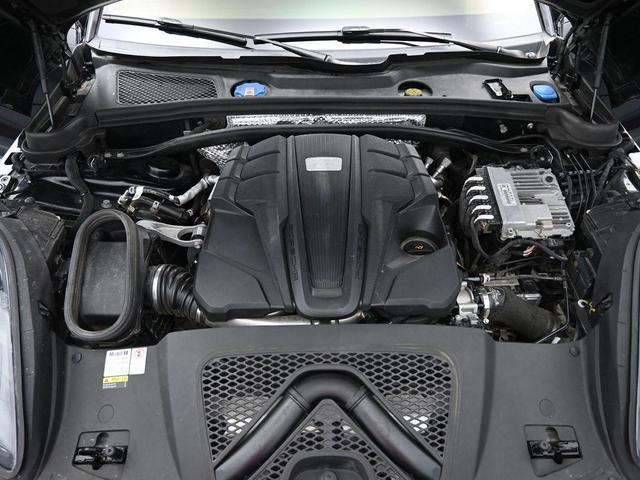 Photo of 2021 Black Porsche Macan