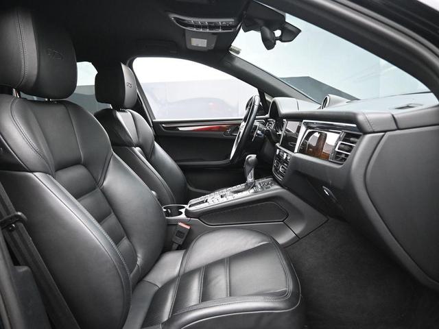 Photo of 2021 Black Porsche Macan