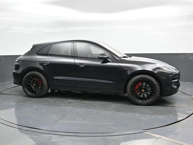 Photo of 2021 Black Porsche Macan