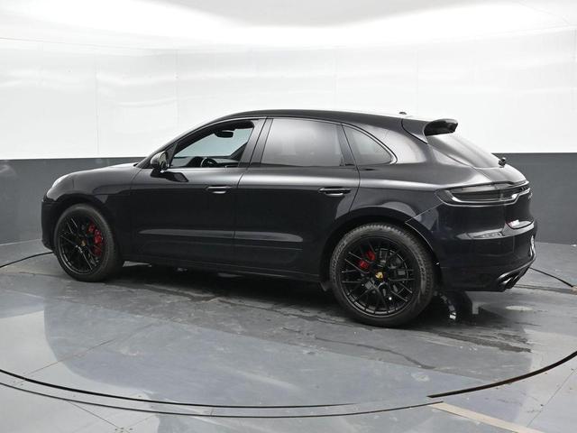 Photo of 2021 Black Porsche Macan