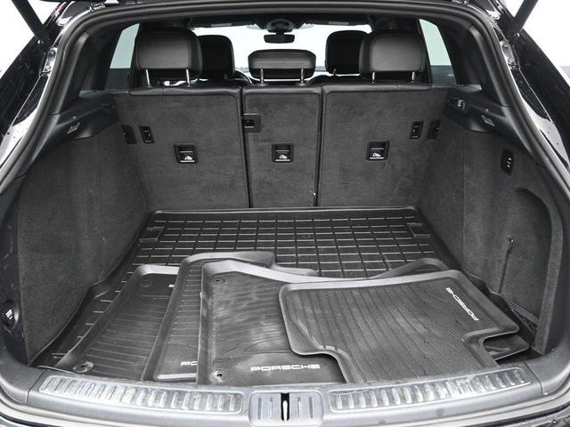 Photo of 2021 Black Porsche Macan