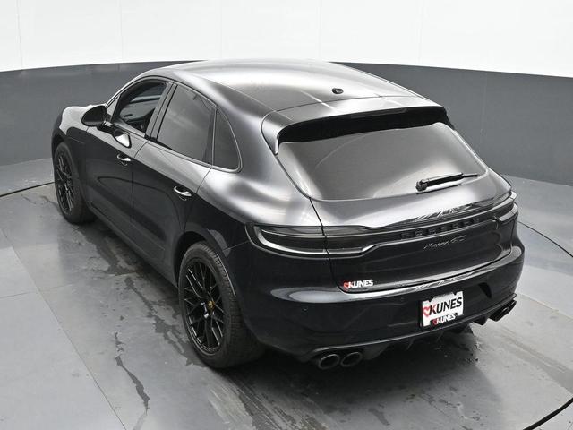 Photo of 2021 Black Porsche Macan