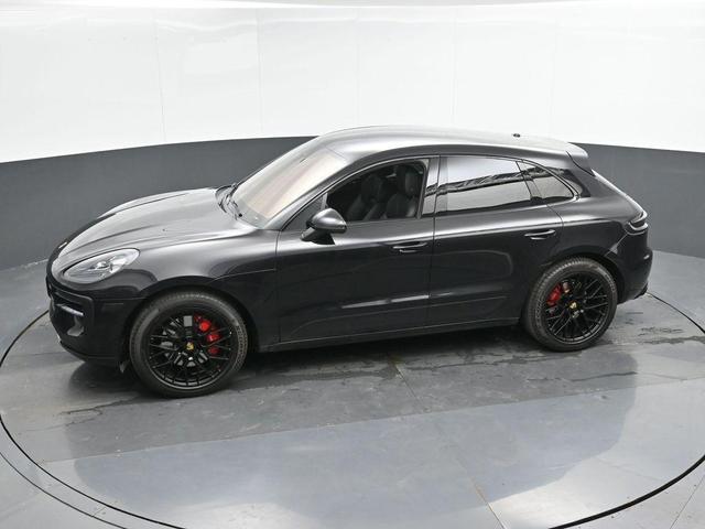 Photo of 2021 Black Porsche Macan