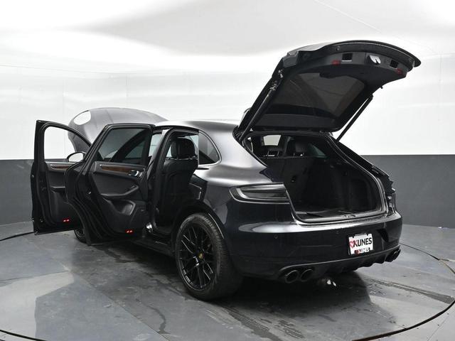 Photo of 2021 Black Porsche Macan