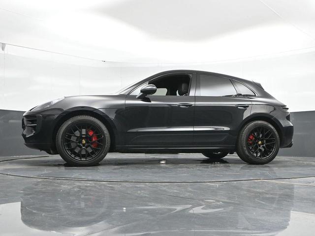 Photo of 2021 Black Porsche Macan