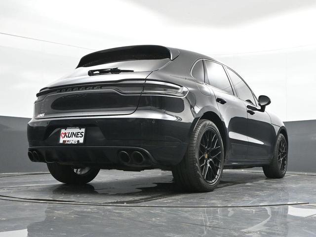 Photo of 2021 Black Porsche Macan