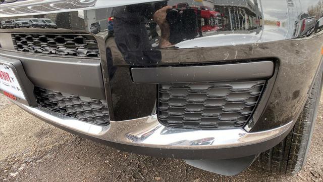 Photo of 2025 Diamond Black Crystal Pearlcoat Jeep Grand Cherokee L